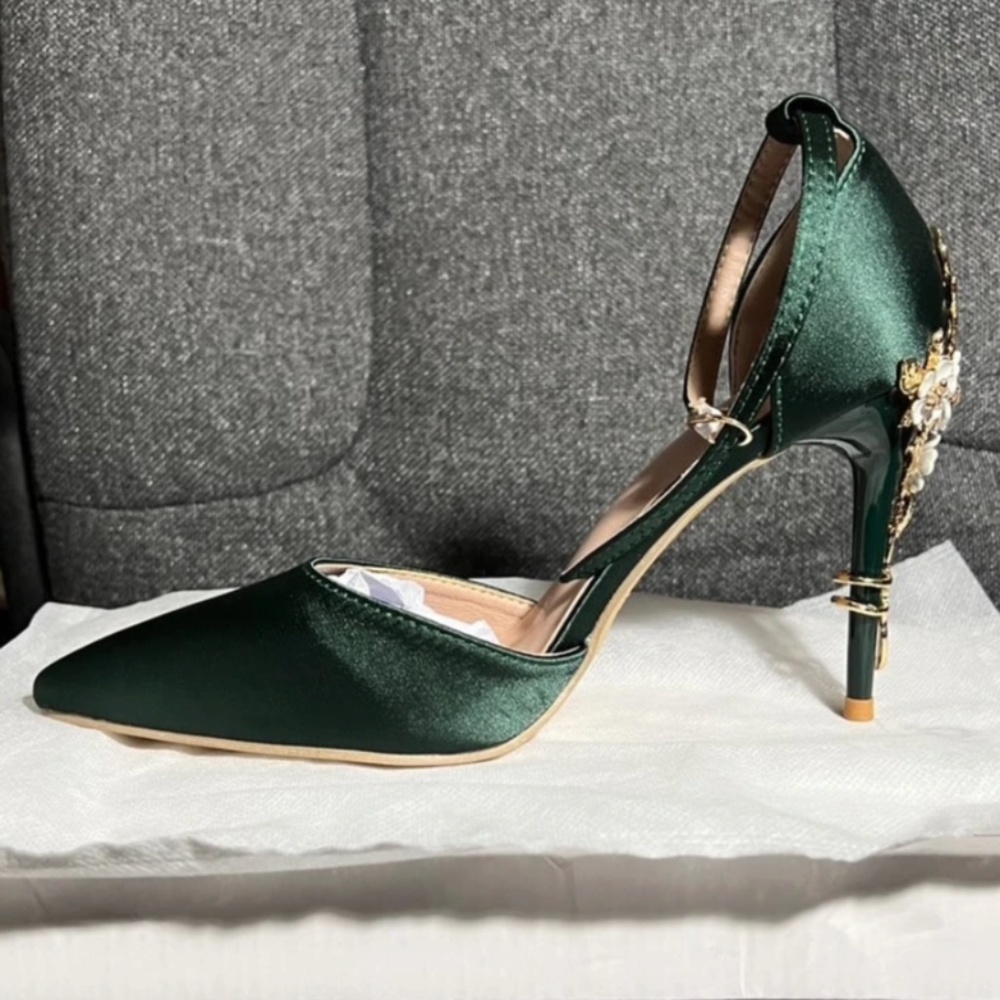 Green Satin High Heel Shoes Embellished Flowers Metal Gold Detail - Picture 10 of 16